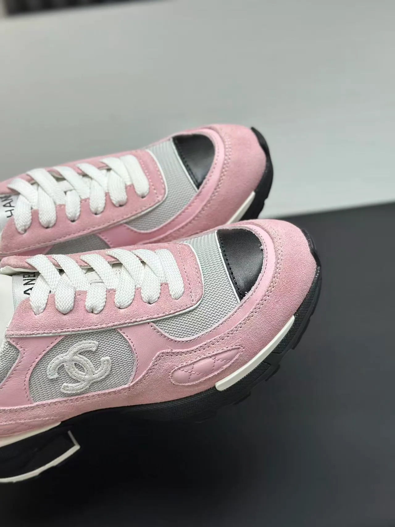 Men's shoes 💰620💰Women's 🚺 Chanel Panda shoes! 2025 counter top casual sports shoes This classic design; the upper is in the style of electric embroidery with various techniques; the outsole is fashionable and sporty; the unusual inclusion of a variety of color matching elements... The diversified mix and match is very good-looking and versatile, and can be used for leisure, fashion, sports, and outdoor... ꫛꫀꪝ Go➫ Materials: ❶Upper made of: original imported first-layer silk cowhide + original waterproof cloth + original first-layer cowhide ❷Inner use: Original Yangli+wang ❸ Outsole based on: Original TPU combination outsole Special counter boutique packaging complete set for women 35–41